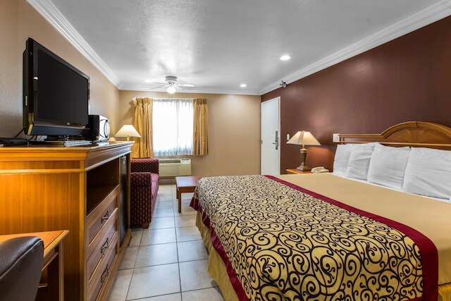 ロードウェイ イン サイプレス - ニア サイプレス カレッジ