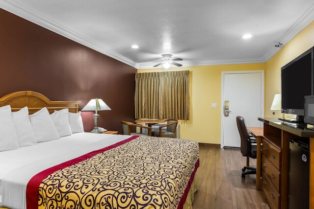 ロードウェイ イン サイプレス - ニア サイプレス カレッジ