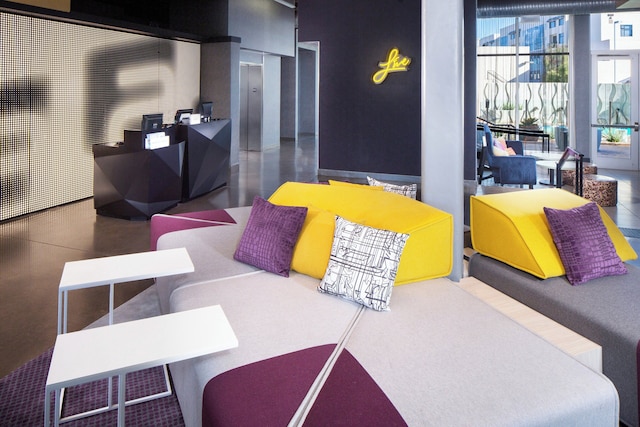 アロフト テンペ