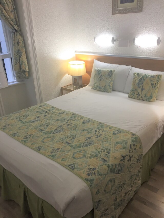 ファルコン ホテル