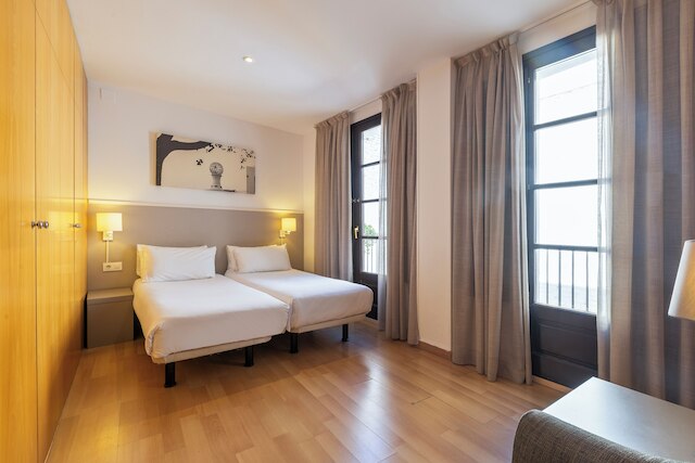 アスパシオス プラザ レアル アパートメンツ