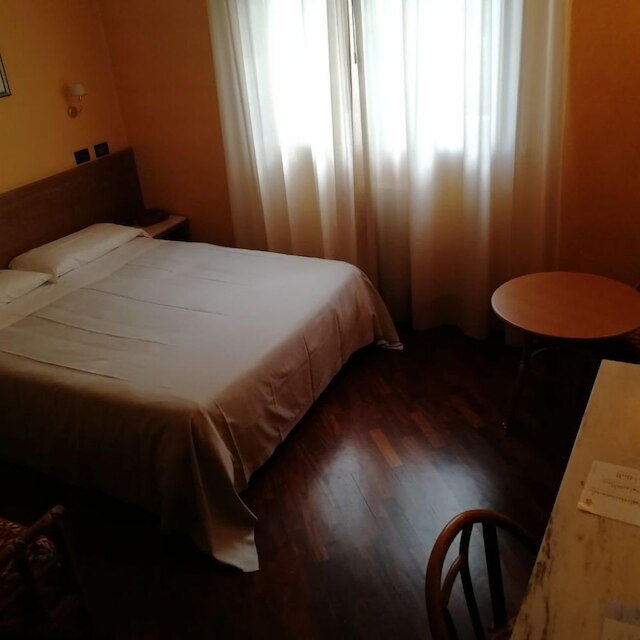 ミニ ホテル レ ヴィレ