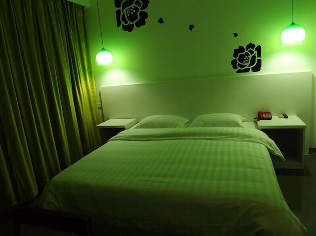 V8 ホテル シーラン ブランチ (微八酒店西朗分店)