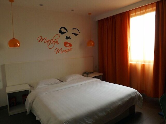 V8 ホテル シーラン ブランチ (微八酒店西朗分店)