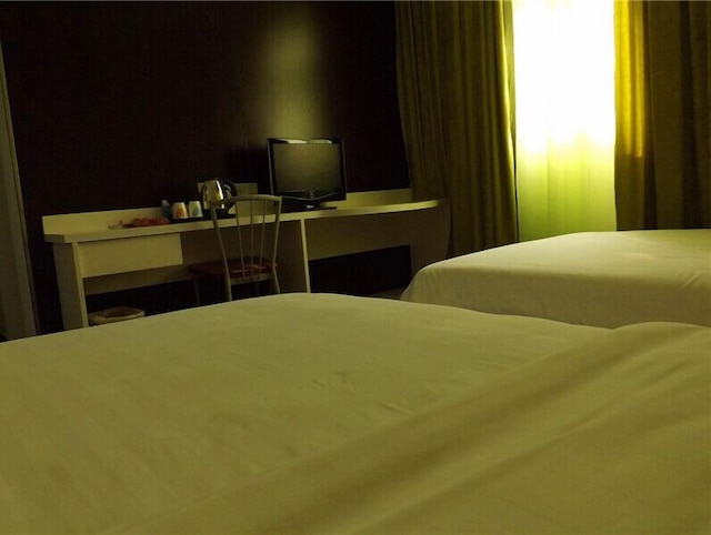 V8 ホテル シーラン ブランチ (微八酒店西朗分店)