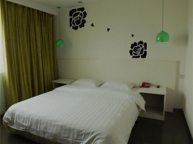 V8 ホテル シーラン ブランチ (微八酒店西朗分店)