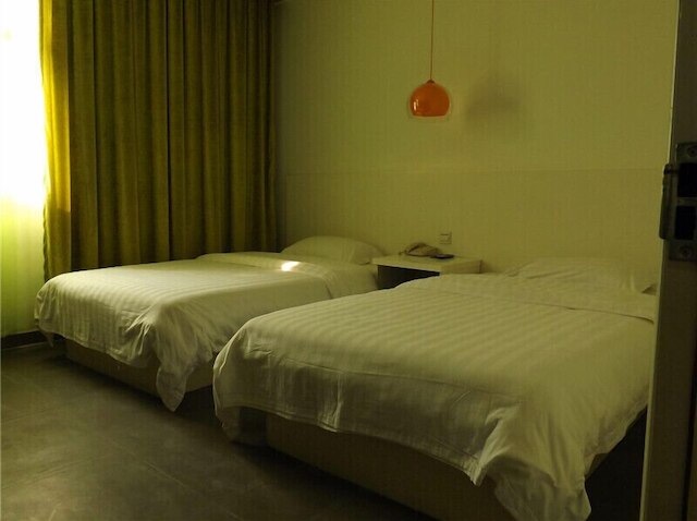 V8 ホテル シーラン ブランチ (微八酒店西朗分店)