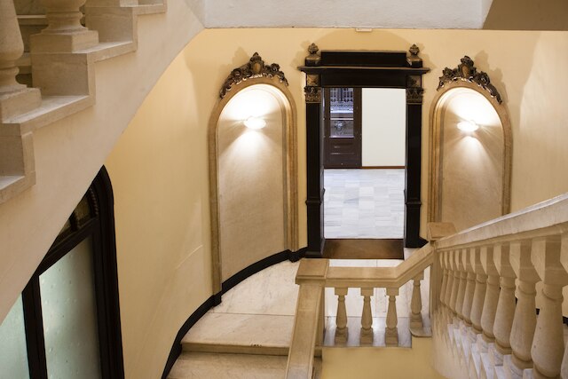 ラス ランブラス パサヘ バカルディ アパートメンツ