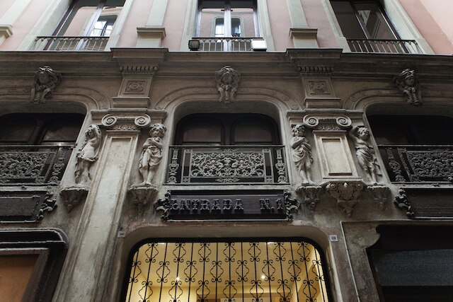 ラス ランブラス パサヘ バカルディ アパートメンツ