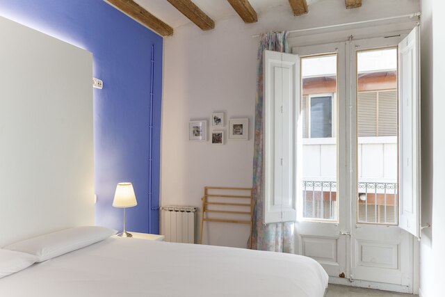 ラス ランブラス パサヘ バカルディ アパートメンツ