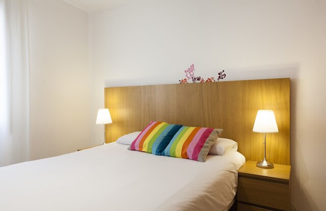 ラス ランブラス パサヘ バカルディ アパートメンツ