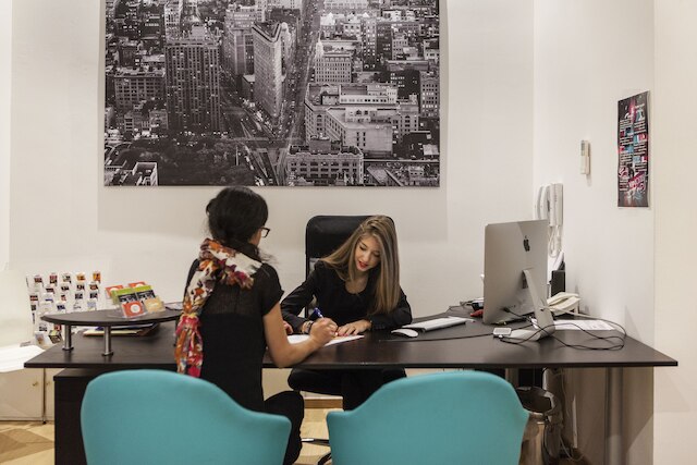 ラス ランブラス パサヘ バカルディ アパートメンツ