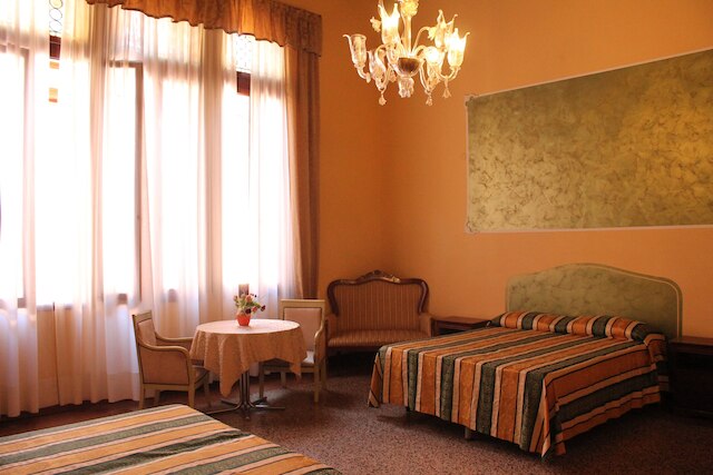 ライオン モロシーニ パレス