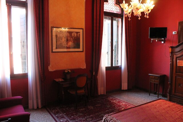 ライオン モロシーニ パレス