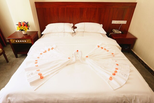 ジュンシャン ホテル (軍山酒店)