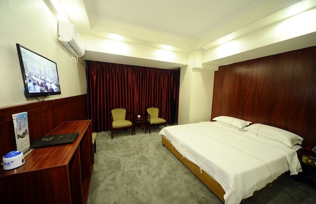 ジュンシャン ホテル (軍山酒店)