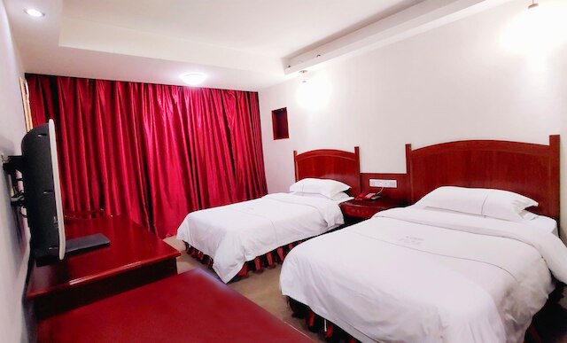 ジュンシャン ホテル (軍山酒店)