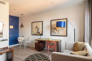 ナイトリー バルセロナ ポブレノウ