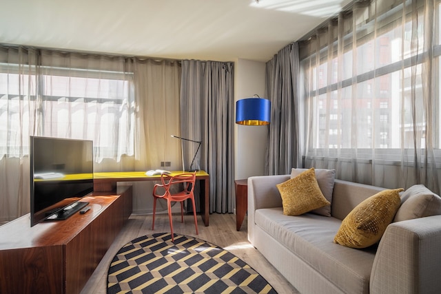 ナイトリー バルセロナ ポブレノウ