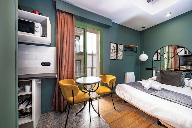 AINB ボーン ダマス アパートメンツ