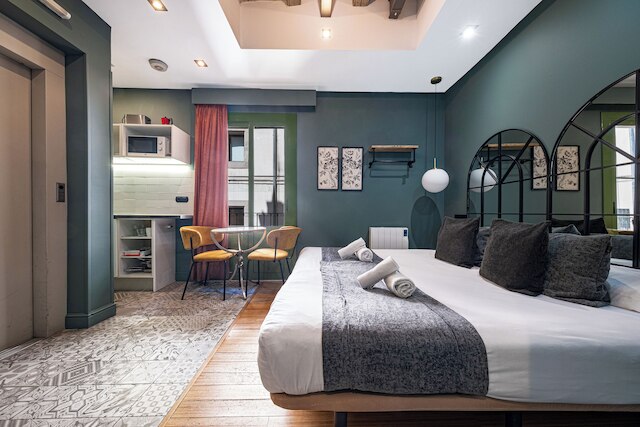 AINB ボーン ダマス アパートメンツ