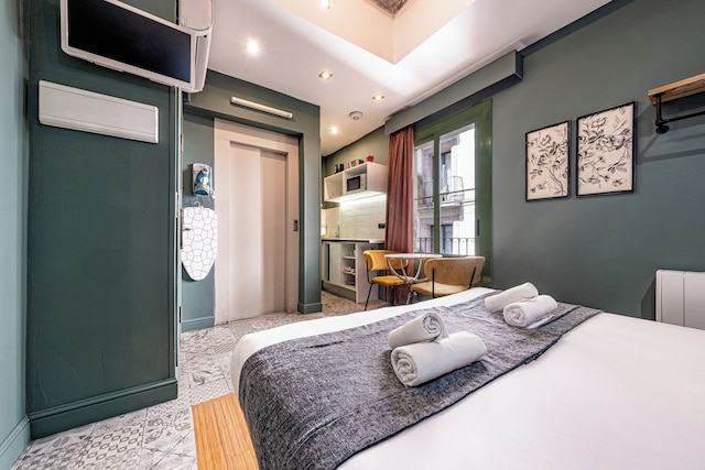 AINB ボーン ダマス アパートメンツ