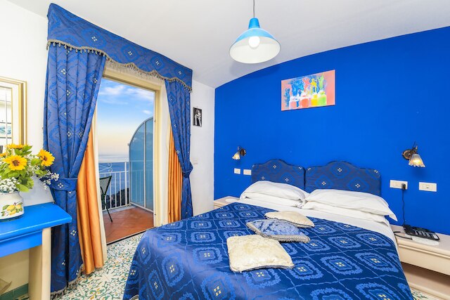 ホテル ボナディーズ