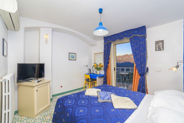 ホテル ボナディーズ