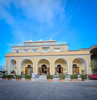 ホテル ボナディーズ