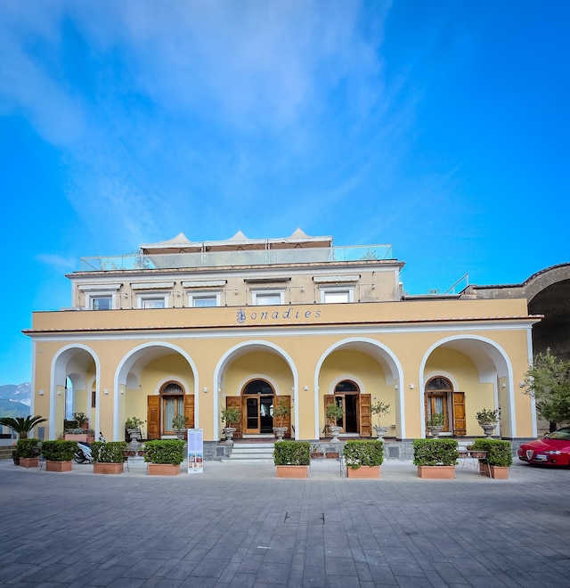 ホテル ボナディーズ