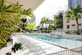 トリロジー サーファーズ パラダイス