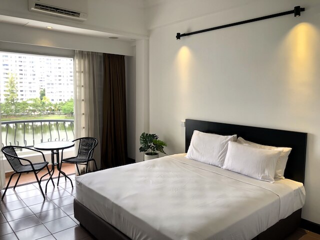 フラミンゴ ホテル バイ ザ レイク