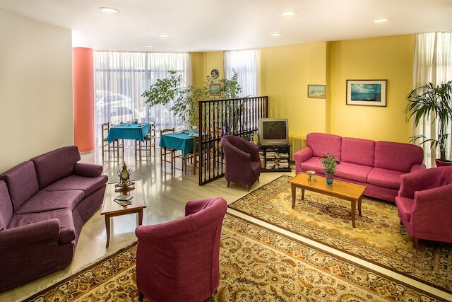 ネフェリ ホテル