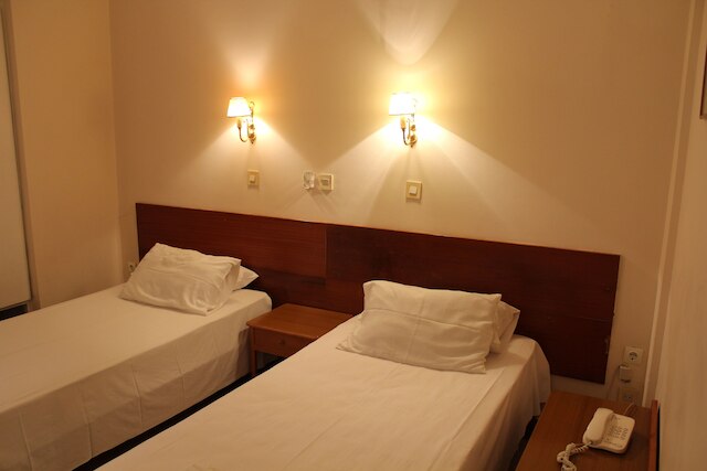 ネフェリ ホテル