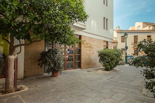 ネフェリ ホテル