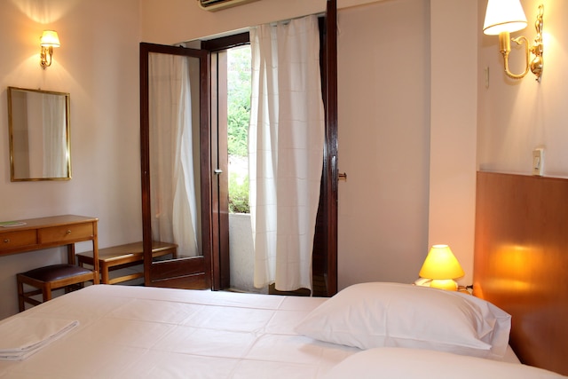 ネフェリ ホテル