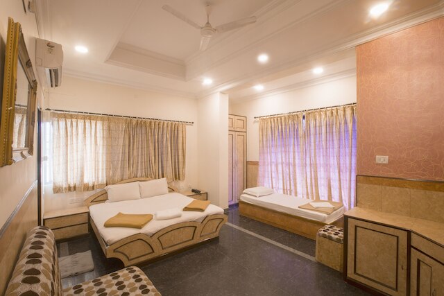 ホテル スリヤ インターナショナル