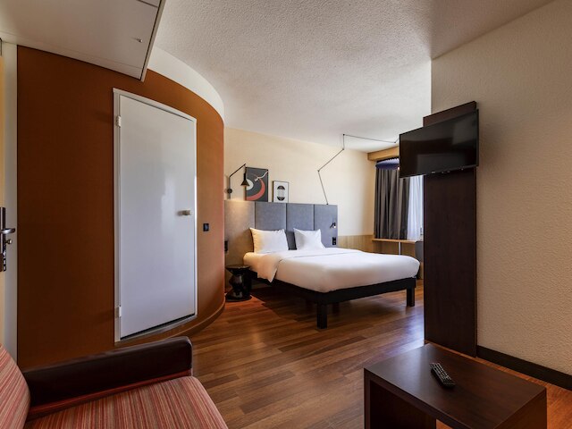 ホテル イビス フリードリッヒスハーフェン エアポート メッセ