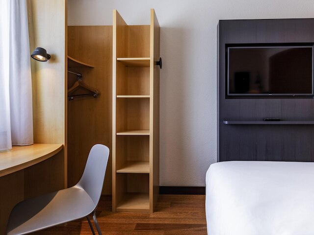 ホテル イビス フリードリッヒスハーフェン エアポート メッセ