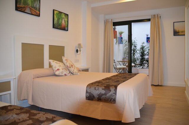 ホテル ドニャ リナ