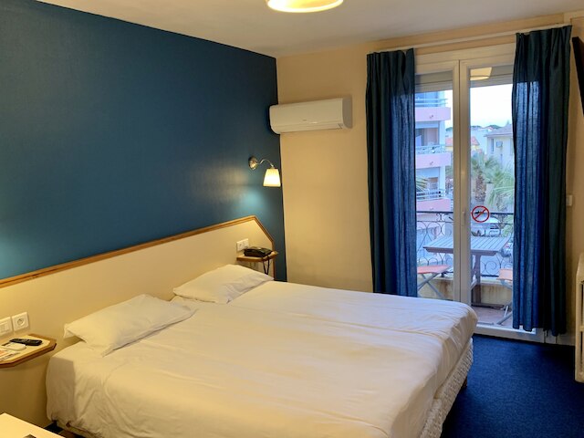 アメリック ホテル パラヴ プラージュ