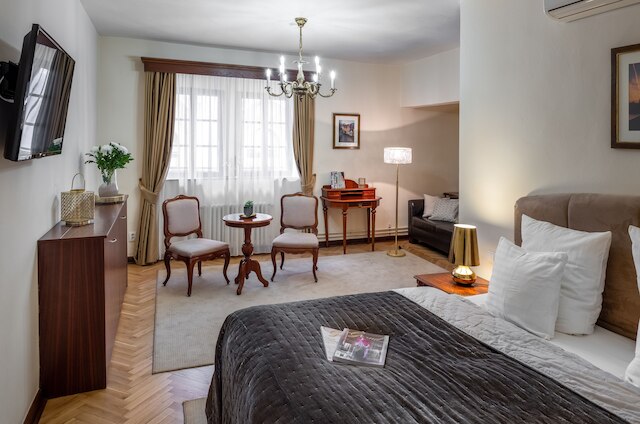 アウルス by アドレズ リビング