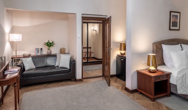 アウルス by アドレズ リビング