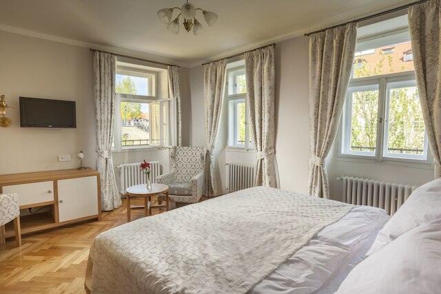 ホテル アット ザ ゴールデン シッソーズ