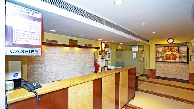 ホテル プージャ パレス