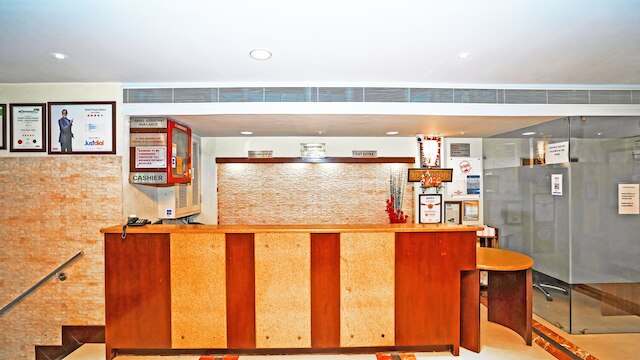 ホテル プージャ パレス