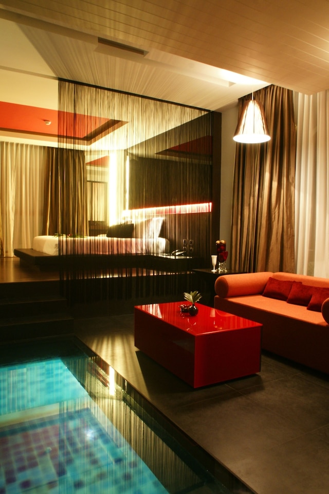 Z スルー バイ ザ ザイン