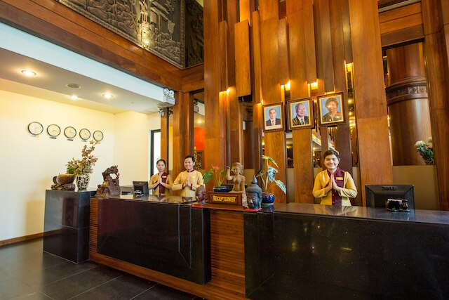 ロイヤル エンパイア ホテル