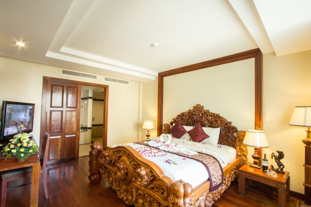 ロイヤル エンパイア ホテル