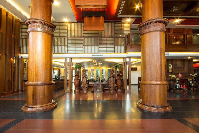 ロイヤル エンパイア ホテル